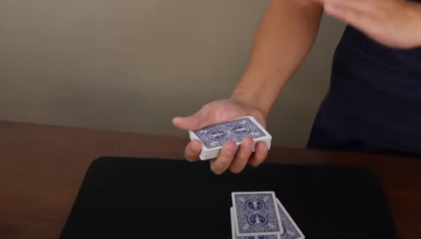 teknik memegang kartu