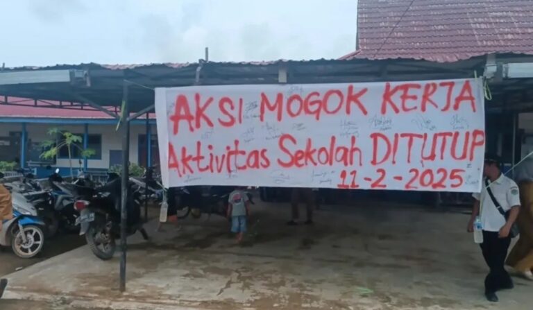 Mogok Massal